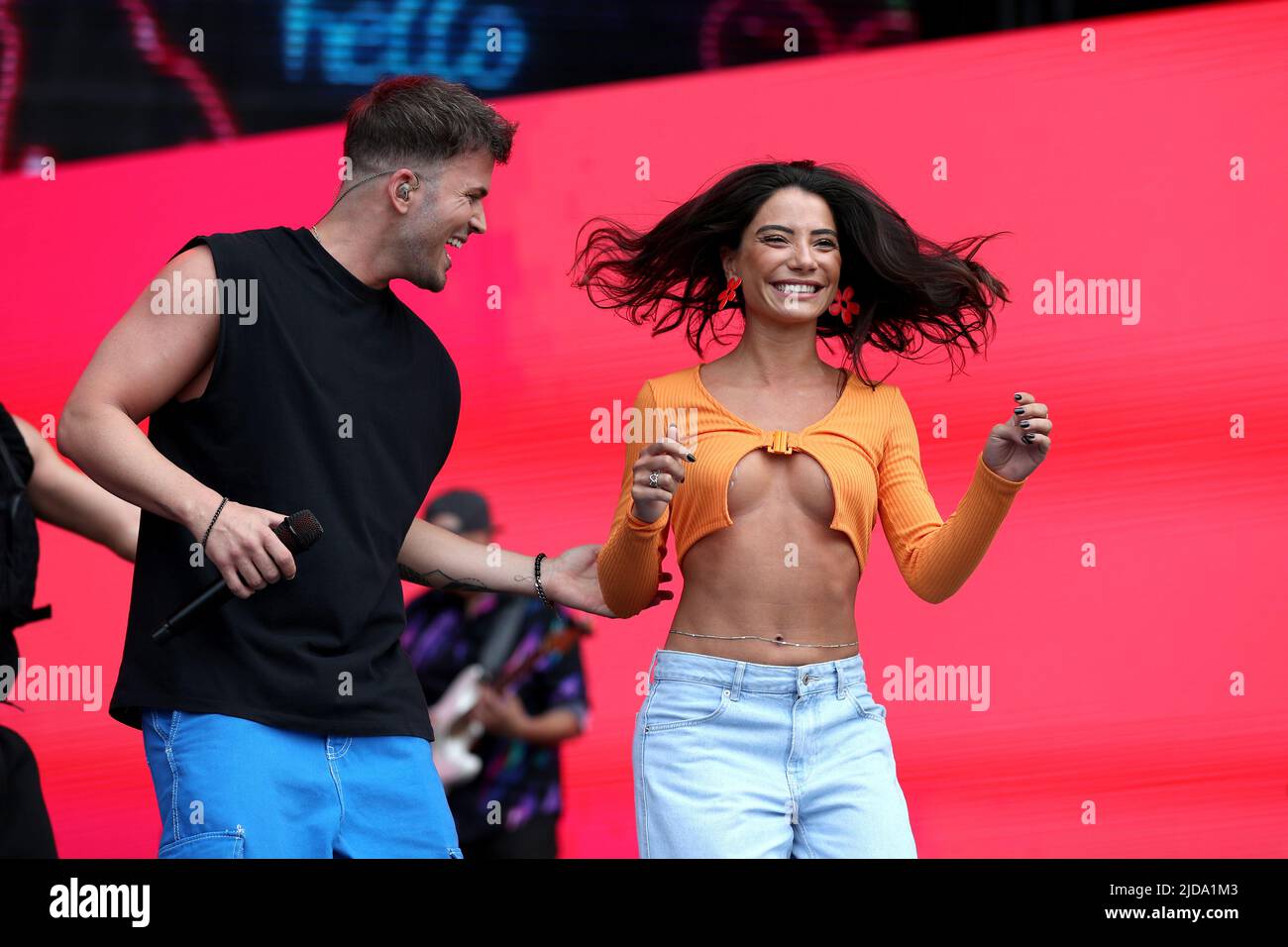 19 giugno 2022, Lisbona, Portogallo: Il cantante portoghese DAVID CARREIRA suona con la sua ragazza, l'attrice portoghese CAROLINA CARVALHO, durante il festival musicale Rock in Rio Lisboa 2022. (Credit Image: © Pedro Fiuza/ZUMA Press Wire) Foto Stock