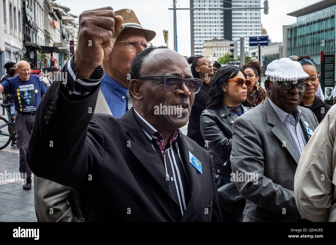 La diaspora congolese rende omaggio a Patrice Emery Lumumba, durante la prostest a Bruxelles, in Belgio, il 19/06/2022 Lumumba era un politico congolese e leader dell'indipendenza che serviva come primo primo ministro della Repubblica Democratica del Congo. Dopo il suo assassinio, Lumumba è visto come un martire per il più ampio movimento panafricano. Durante la protesta, gli attivisti hanno chiesto la punizione dei responsabili dell'assassinio, che sono ancora in grande nonostante il passare degli anni. Da parte di Wiktor Dabkowski Foto Stock