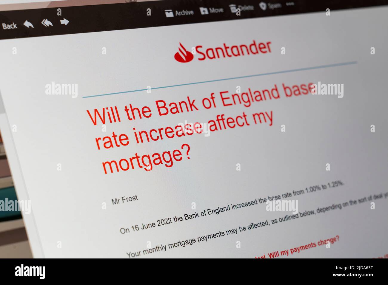 E-mail da Santander, un fornitore di mutui nel Regno Unito, avvertimento la Banca d'Inghilterra ha votato il 16th giugno 2022 per aumentare il tasso di interesse base dal 1% al 1,25% Foto Stock