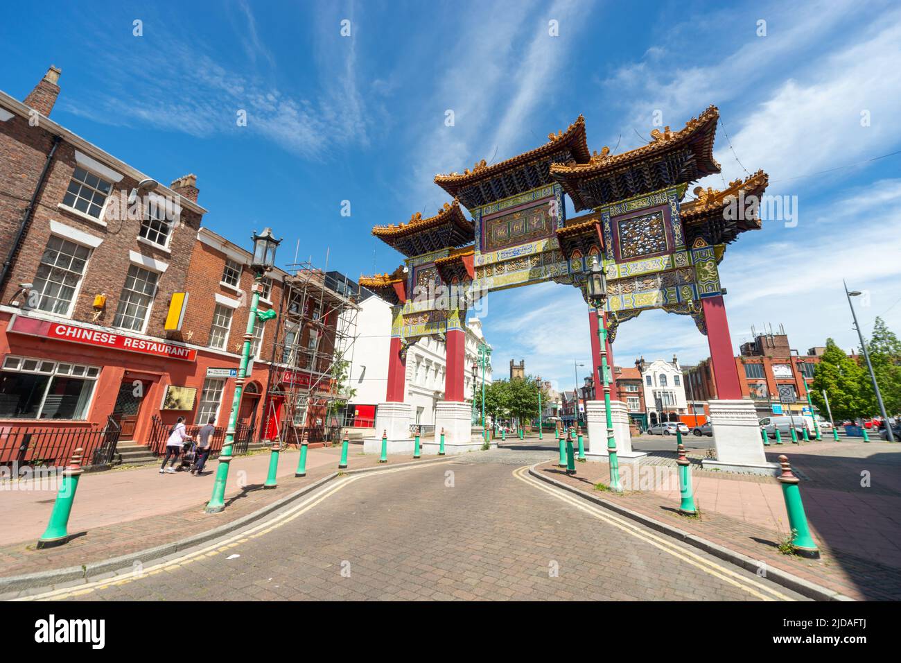 Chinatown Gate in Nelson Street, Liverpool. La struttura è conosciuta come paifang o paailou, uno stile tradizionale di arco architettonico cinese. REGNO UNITO Foto Stock