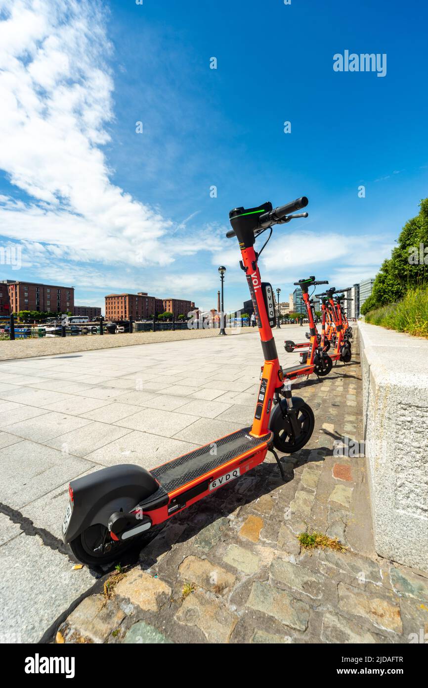 Voi e-scooters a Liverpool, Inghilterra, Regno Unito Foto Stock