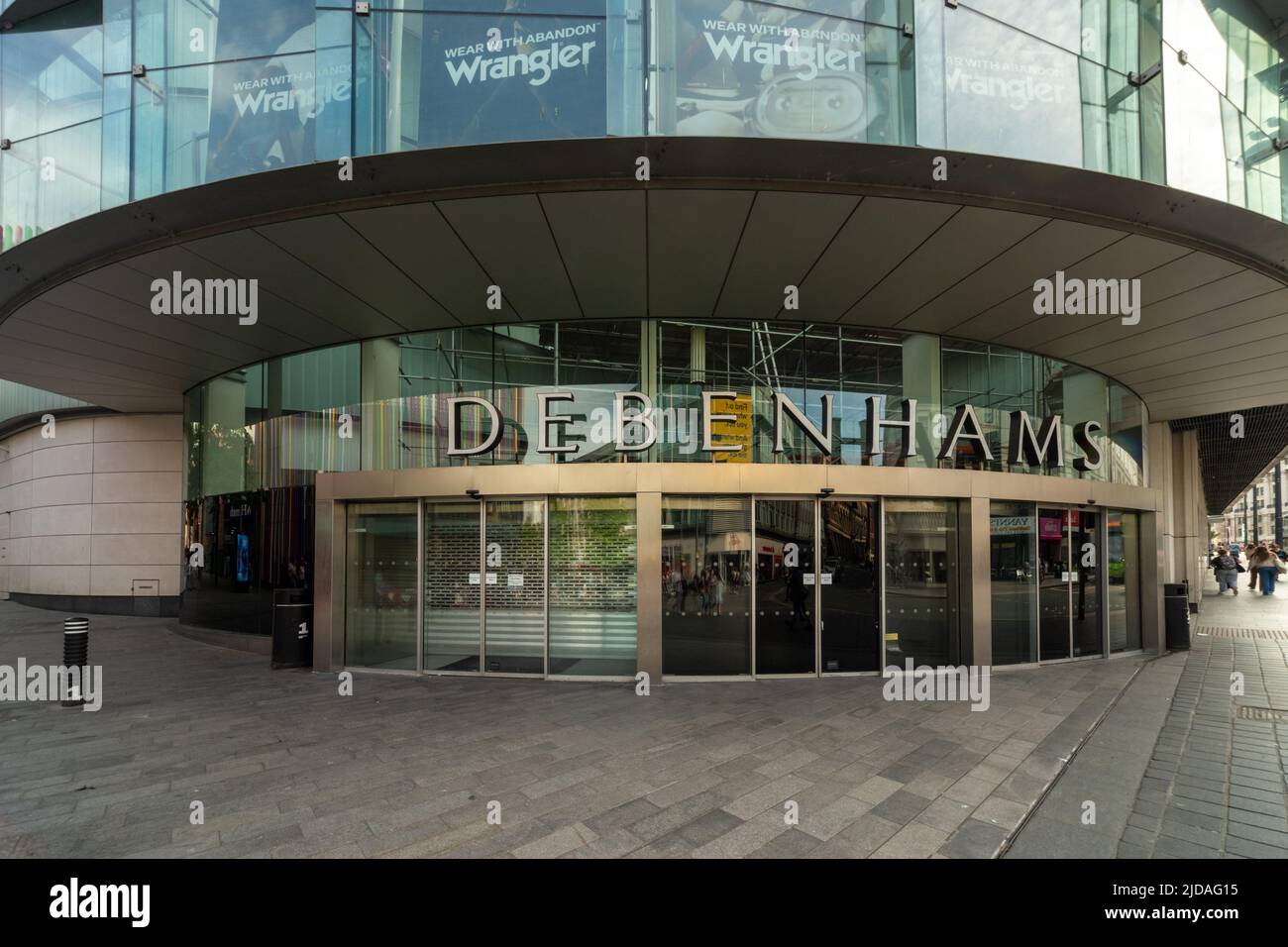 Debenhams, ora grande magazzino chiuso a Liverpool all'incrocio tra Lord Street e John Street, Inghilterra, Regno Unito Foto Stock