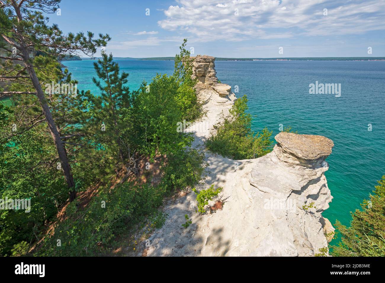 Arenaria Crags sopra un lago blu al castello di Miners in rocce foto Lakeshore nazionale nel Michigan Foto Stock