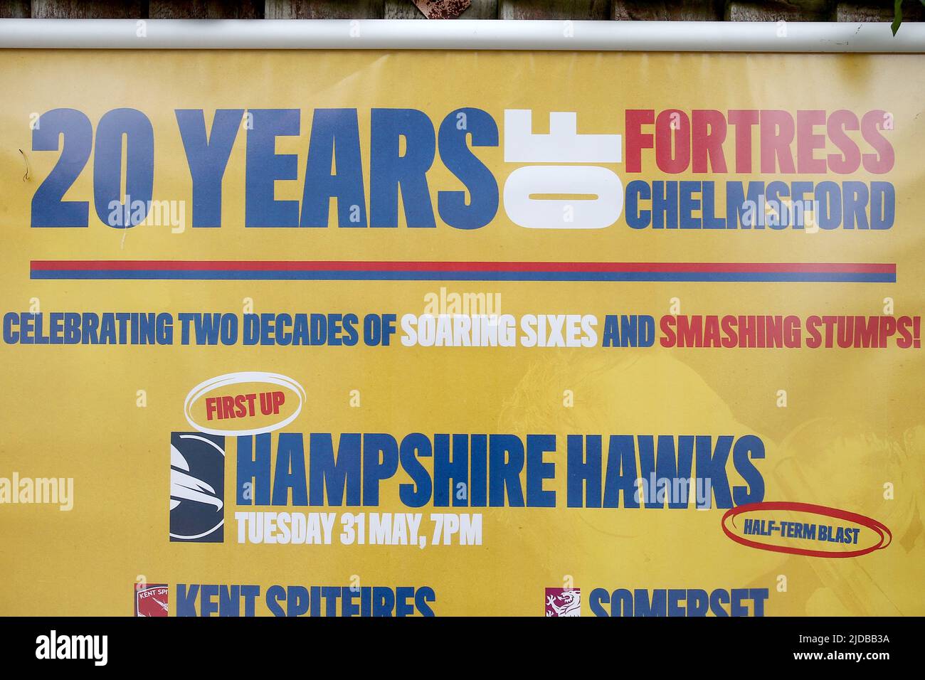 Vista generale dei 20 anni di Fortezza Chelmsford poster davanti Essex Eagles vs Somerset, Vitality Blast T20 Cricket al Cloud County Ground Foto Stock