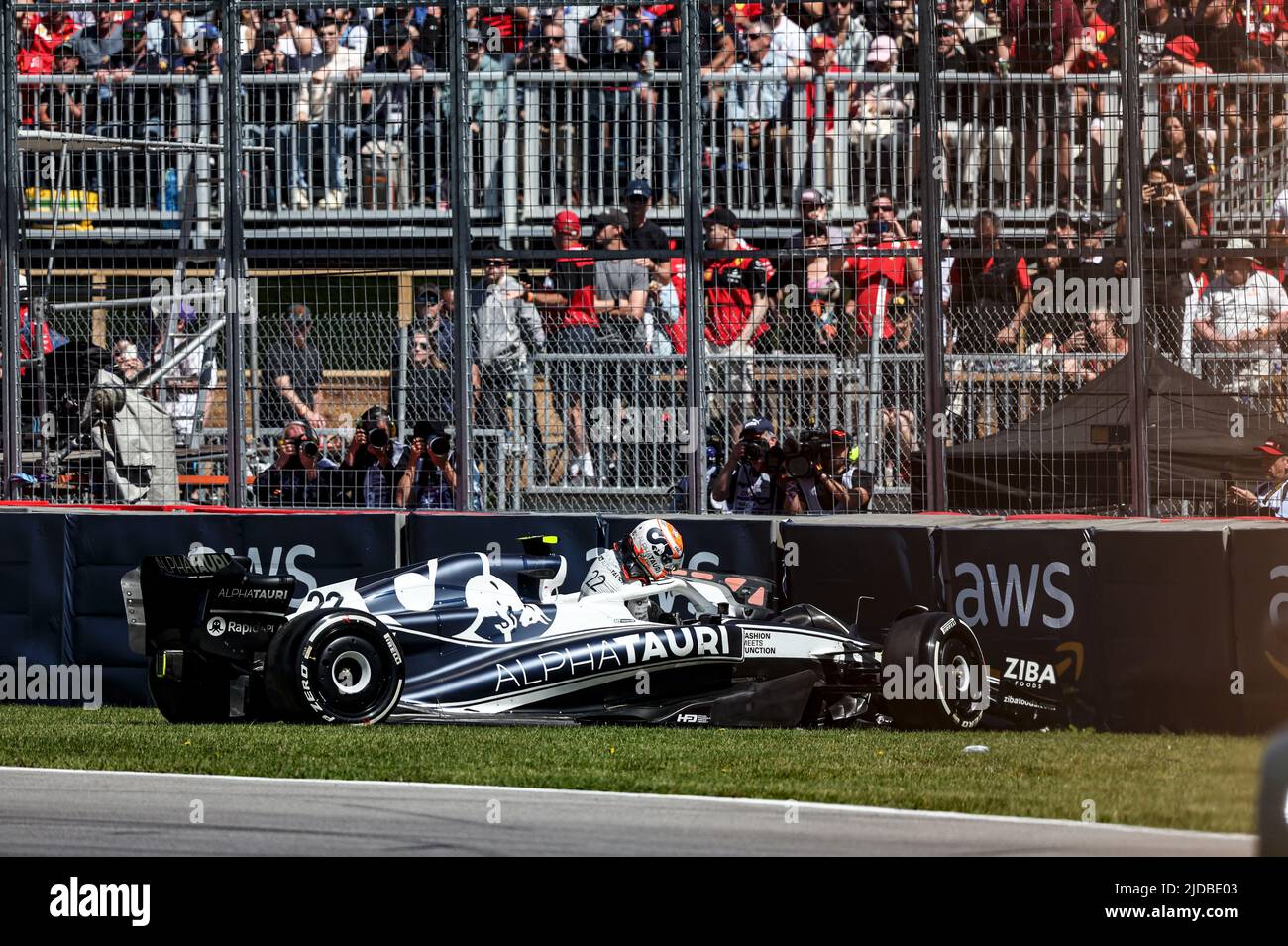 TSUNODA Yuki (jap), Scuderia AlphaTauri AT03, incidente, durante la Formula 1 AWS Grand Prix du Canada 2022, 9th round del FIA Formula uno World Championship 2022, sul circuito Gilles Villeneuve, dal 17 al 19 giugno 2022 a Montreal, Canada - Foto: Florent Gooden / DPPI/DPPI/LiveMedia Foto Stock