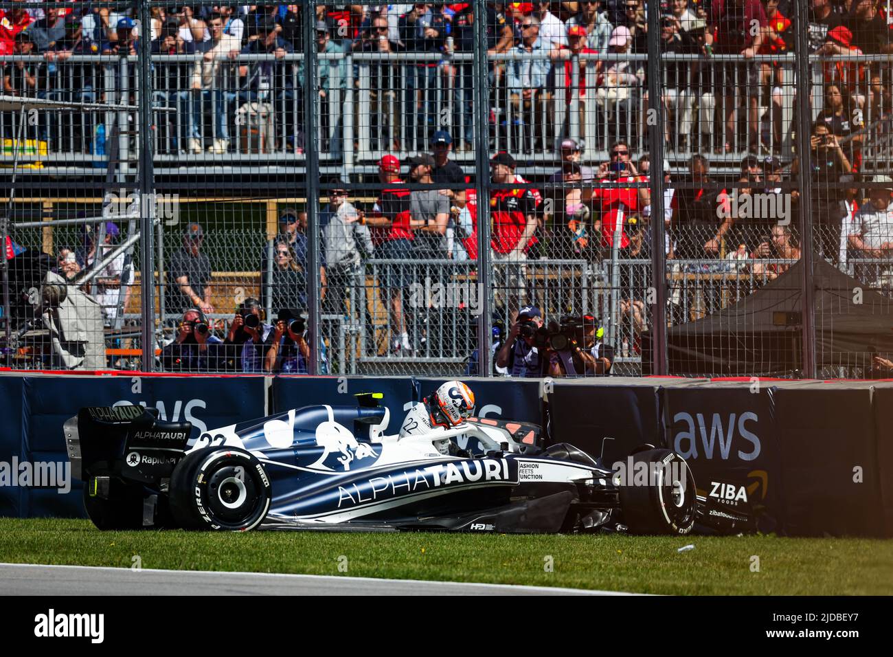 22 TSUNODA Yuki (jap), Scuderia AlphaTauri AT03, incidente, durante la Formula 1 AWS Grand Prix du Canada 2022, 9th round del Campionato Mondiale di Formula uno 2022 FIA, sul circuito Gilles Villeneuve, dal 17 al 19 giugno 2022 a Montreal, Canada - Foto: Florent Gooden / DPPI/DPPI/LiveMedia Foto Stock