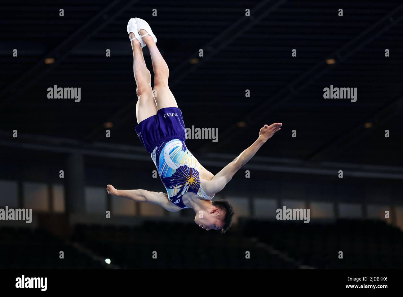 Tokyo, Giappone. 17th giugno 2022. Shunta Iseki Trampoline : il Campionato del mondo giapponese Trampoline prova la qualifica degli uomini al Tokyo Metropolitan Gymnasium di Tokyo, Giappone . Credit: Naoki Nishimura/AFLO SPORT/Alamy Live News Foto Stock