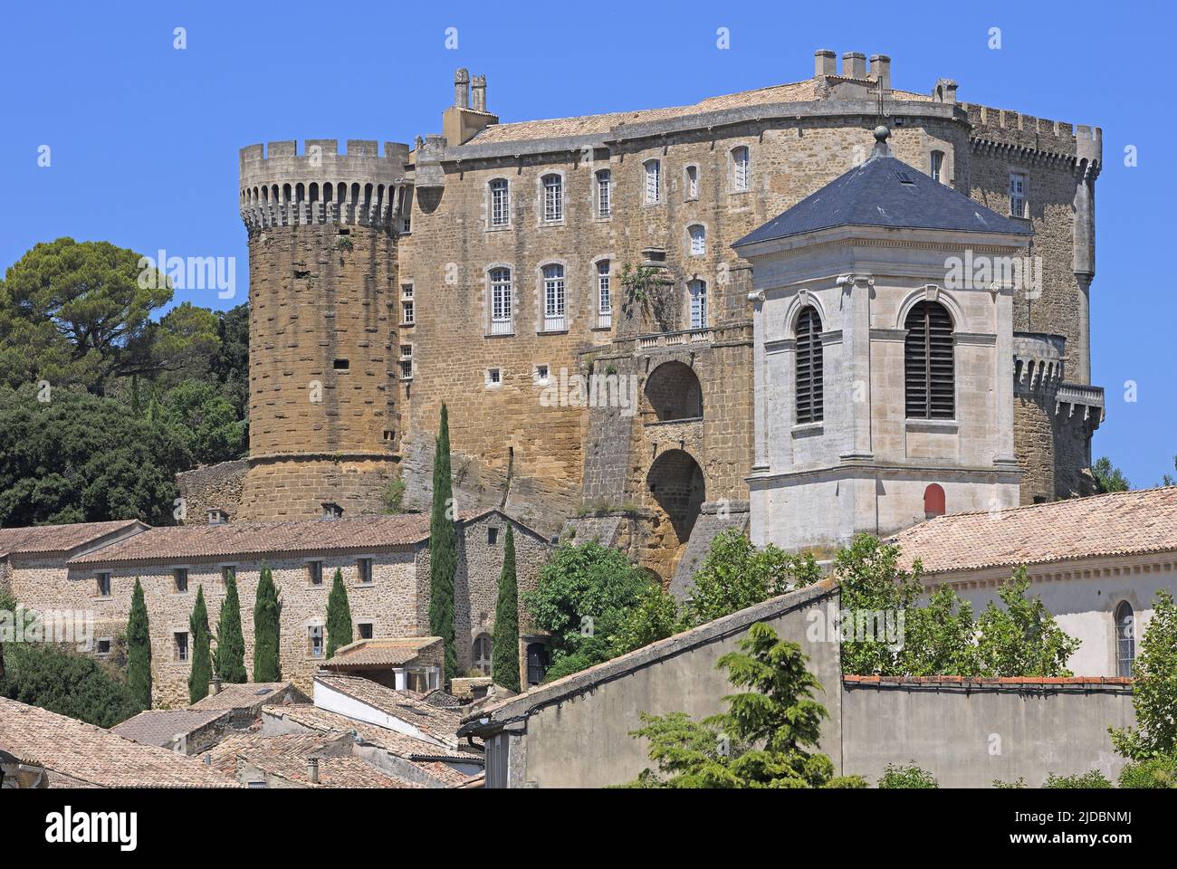 Francia, Drome Suze la Rousse, imponente Château nel centro del villaggio Foto Stock