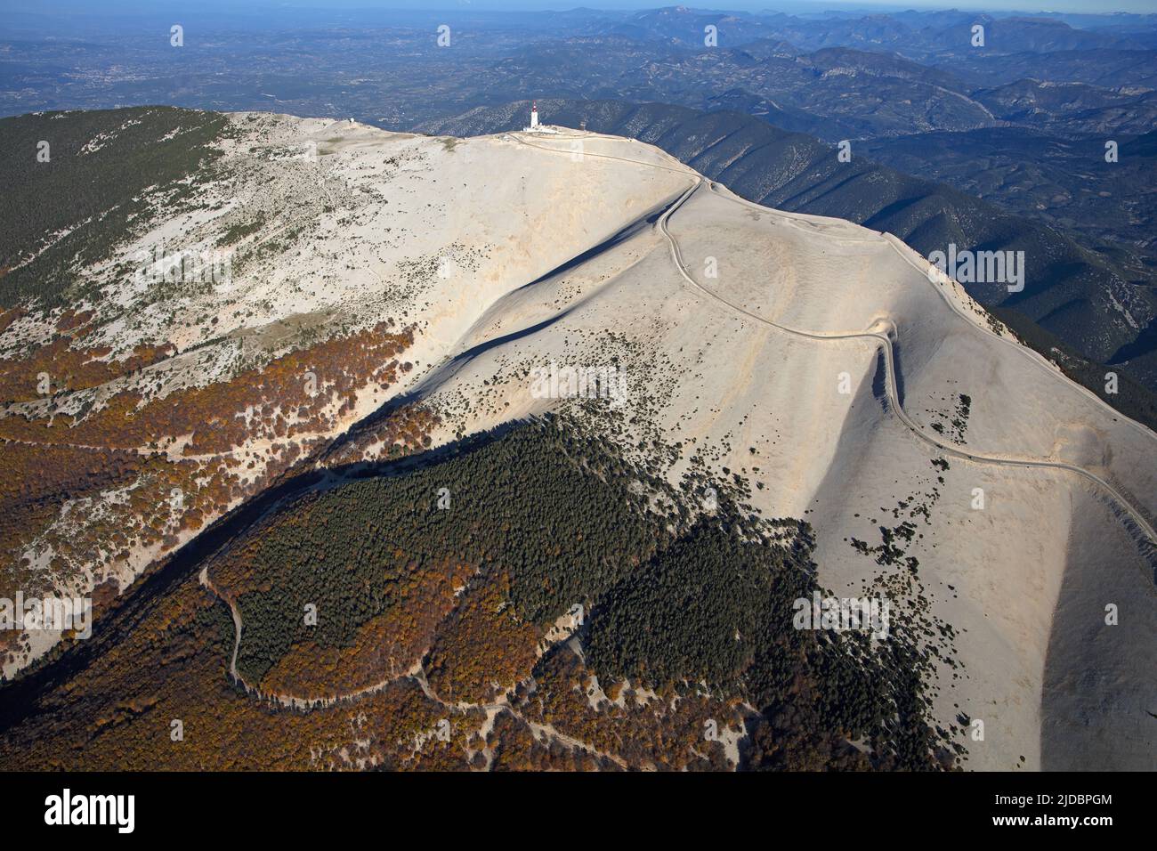 Francia, Vertice Vaucluse del Monte Ventoux e l'osservatorio (foto aerea) Foto Stock