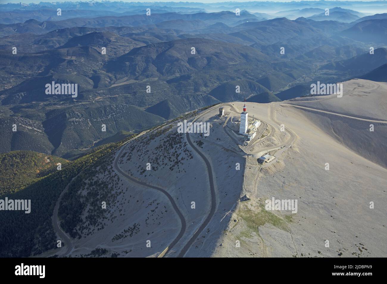 Francia, Vertice Vaucluse del Monte Ventoux e l'osservatorio (foto aerea) Foto Stock