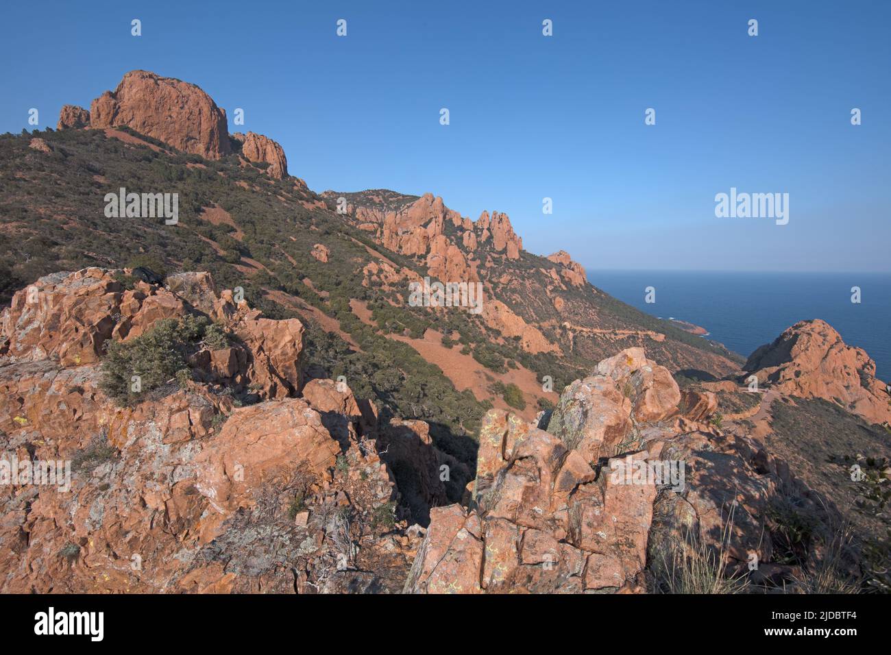 Francia, Var Saint Raphaël, Agay, il massiccio dell'Esterel, costa mediterranea Foto Stock