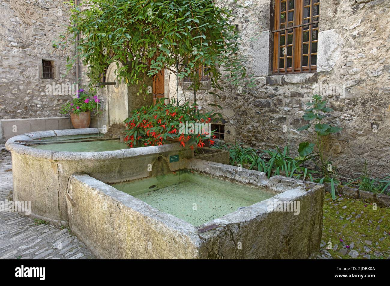Francia, Drôme Châtillon-en-Diois, fontana del villaggio Foto Stock