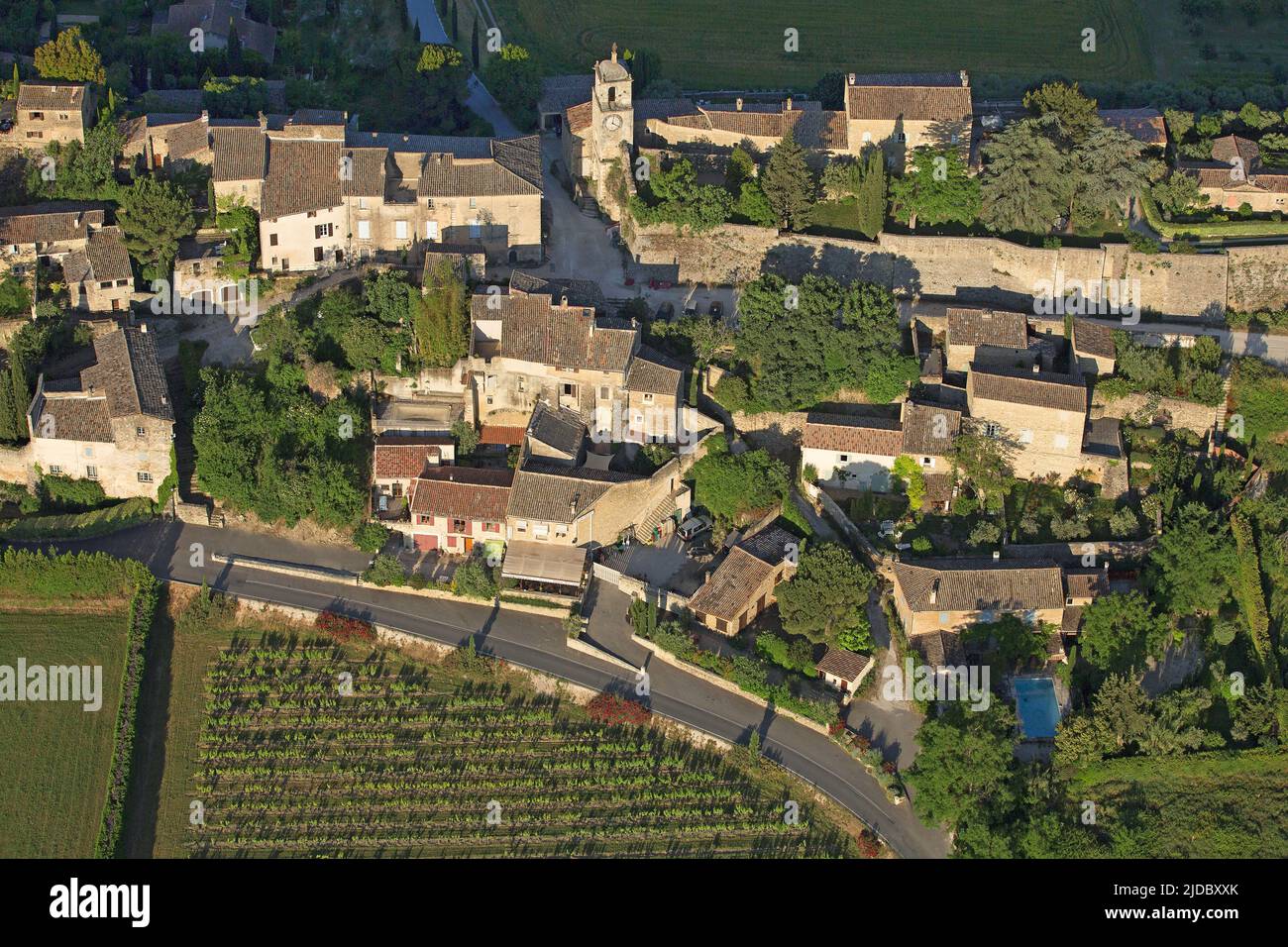 Francia, Vaucluse (84) Maubec, l'antico villaggio nel Parco Naturale Regionale del Luberon del Luberon (foto aerea) Foto Stock