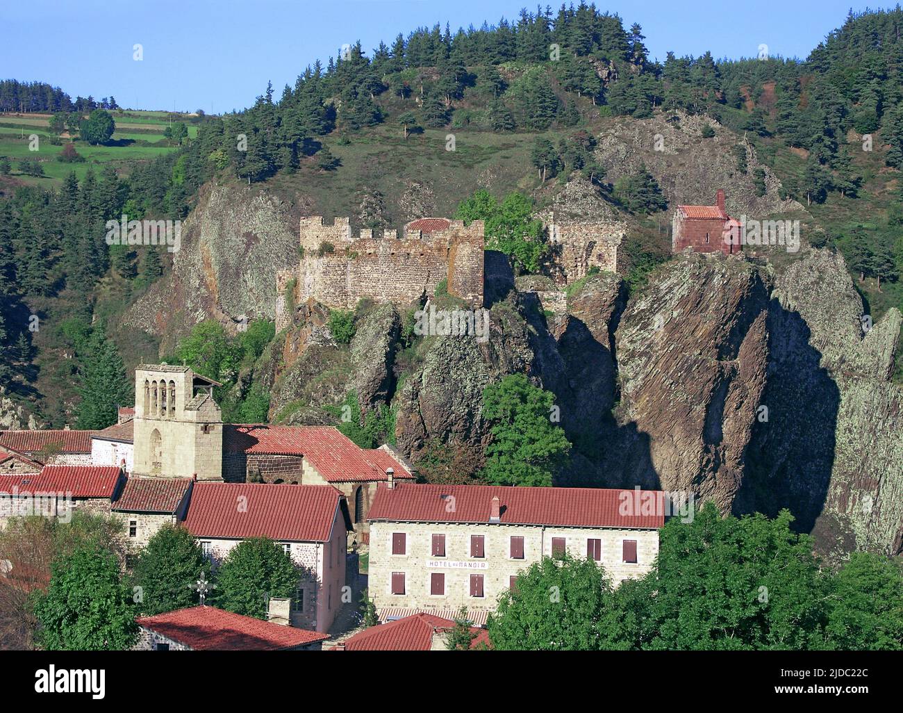 Francia, Haute-Loire Arlempdes, villaggio classificato, vista dal sito Foto Stock