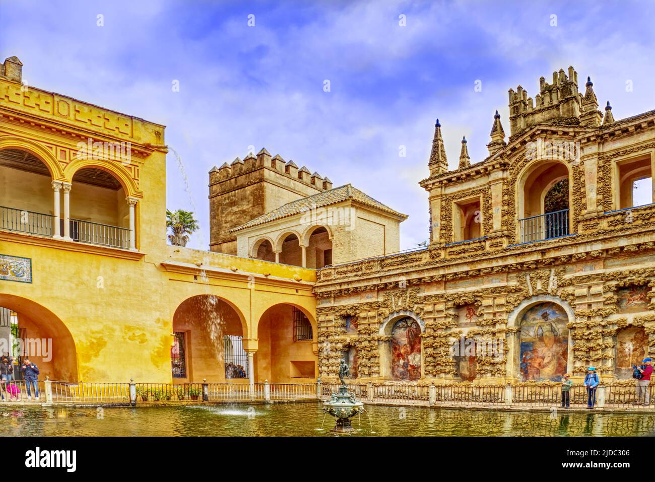 Bacino di mercurio presso i Giardini reali del Palazzo Alcazar, Siviglia, Spagna Foto Stock