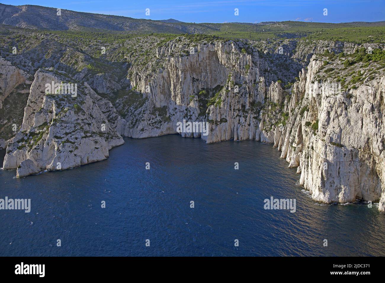 Francia, Bouches-du-Rhône Marsiglia, Parco Nazionale delle Calanques, le bianche scogliere di Devenson, foto aerea Foto Stock