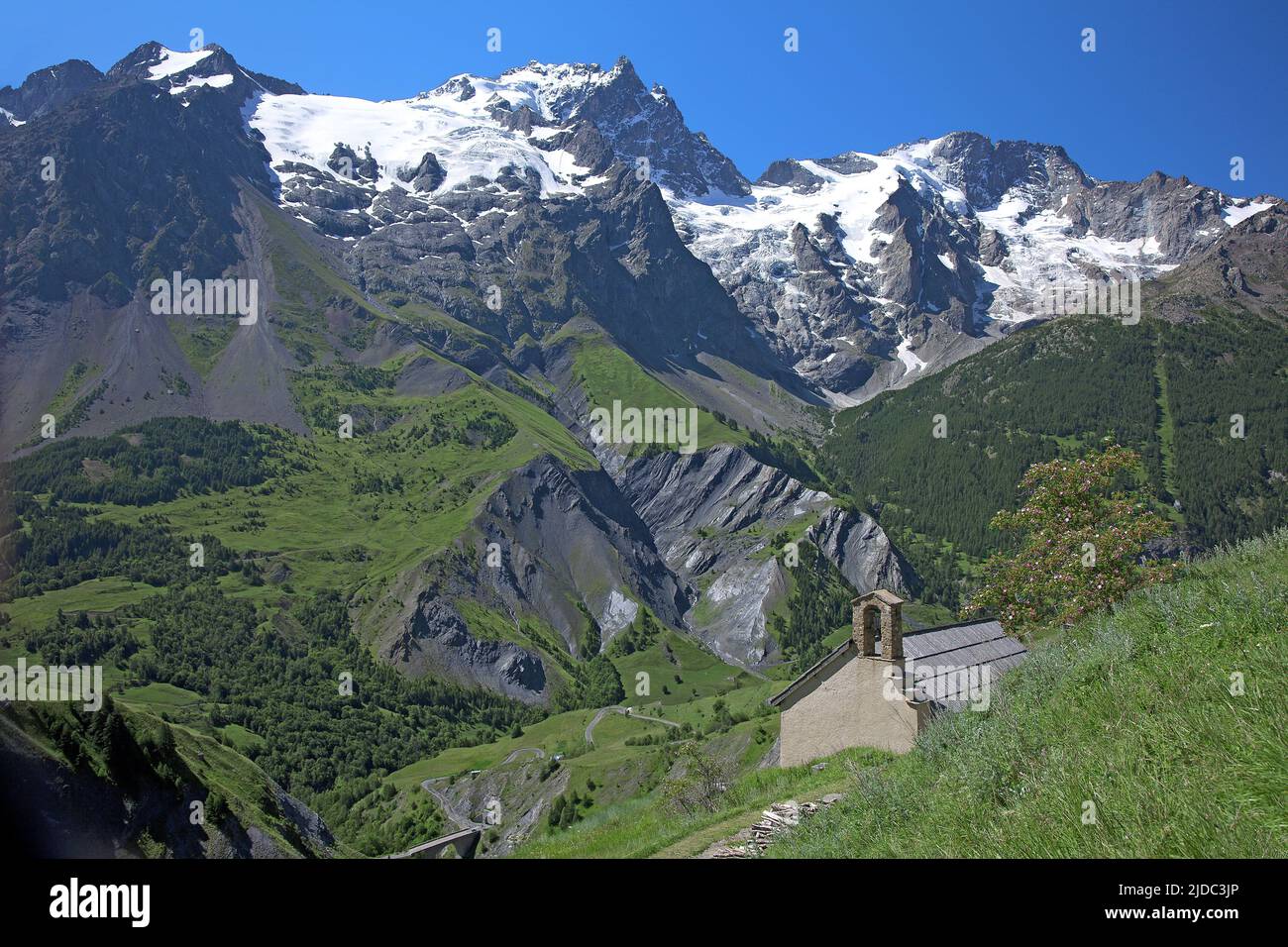 Francia, Hautes-Alpes la grave, Massiccio Meije, Parco Nazionale degli Ecrins, cappella di montagna Foto Stock