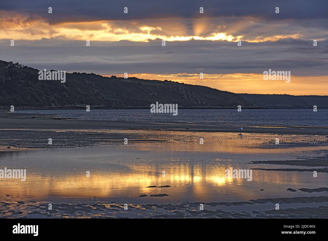 Francia, Manica, Tramonto, nuvole e raggio di luce Foto Stock