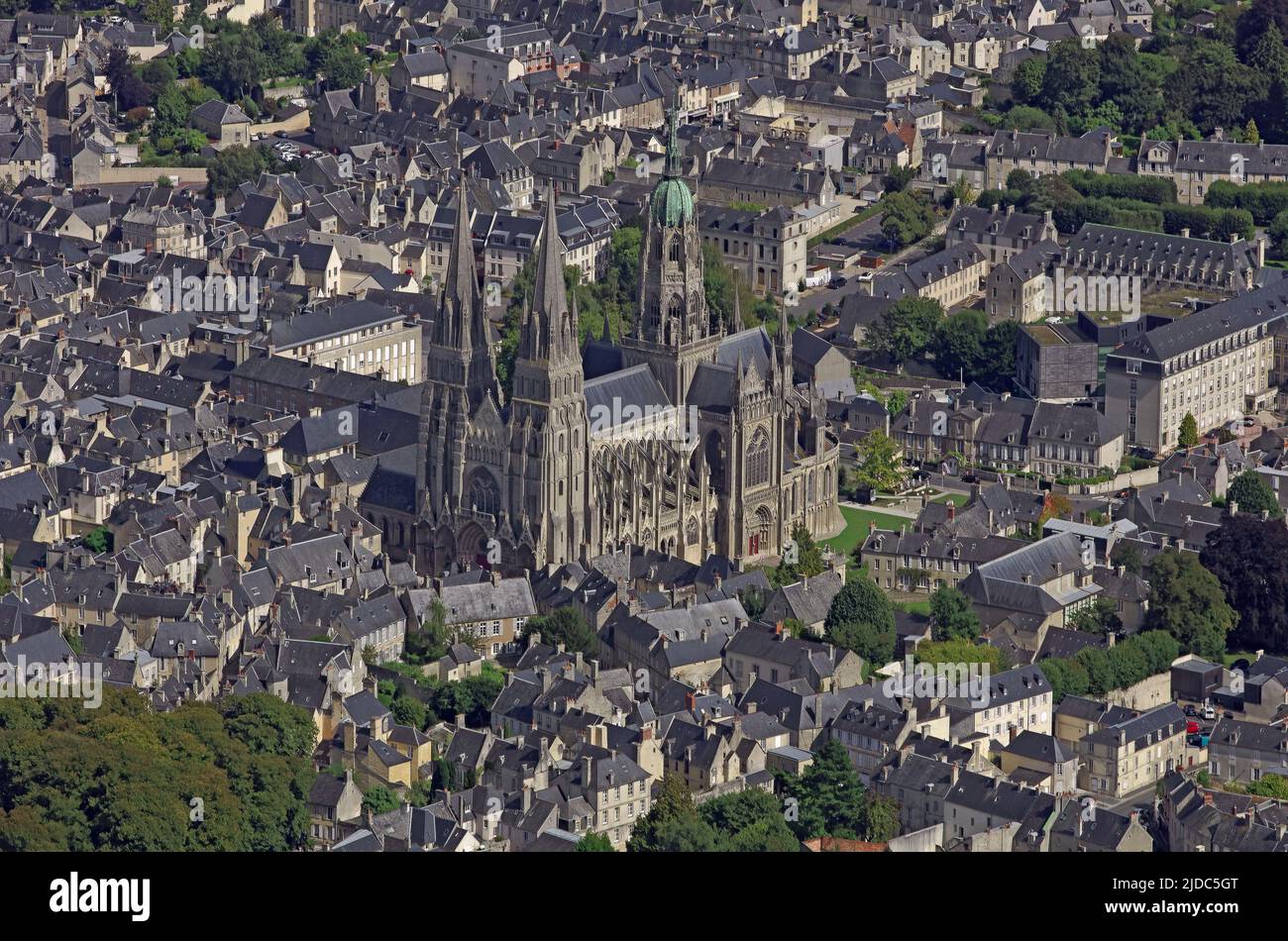 Francia, Calvados Bayeux, cattedrale centro città (foto aerea) Foto Stock