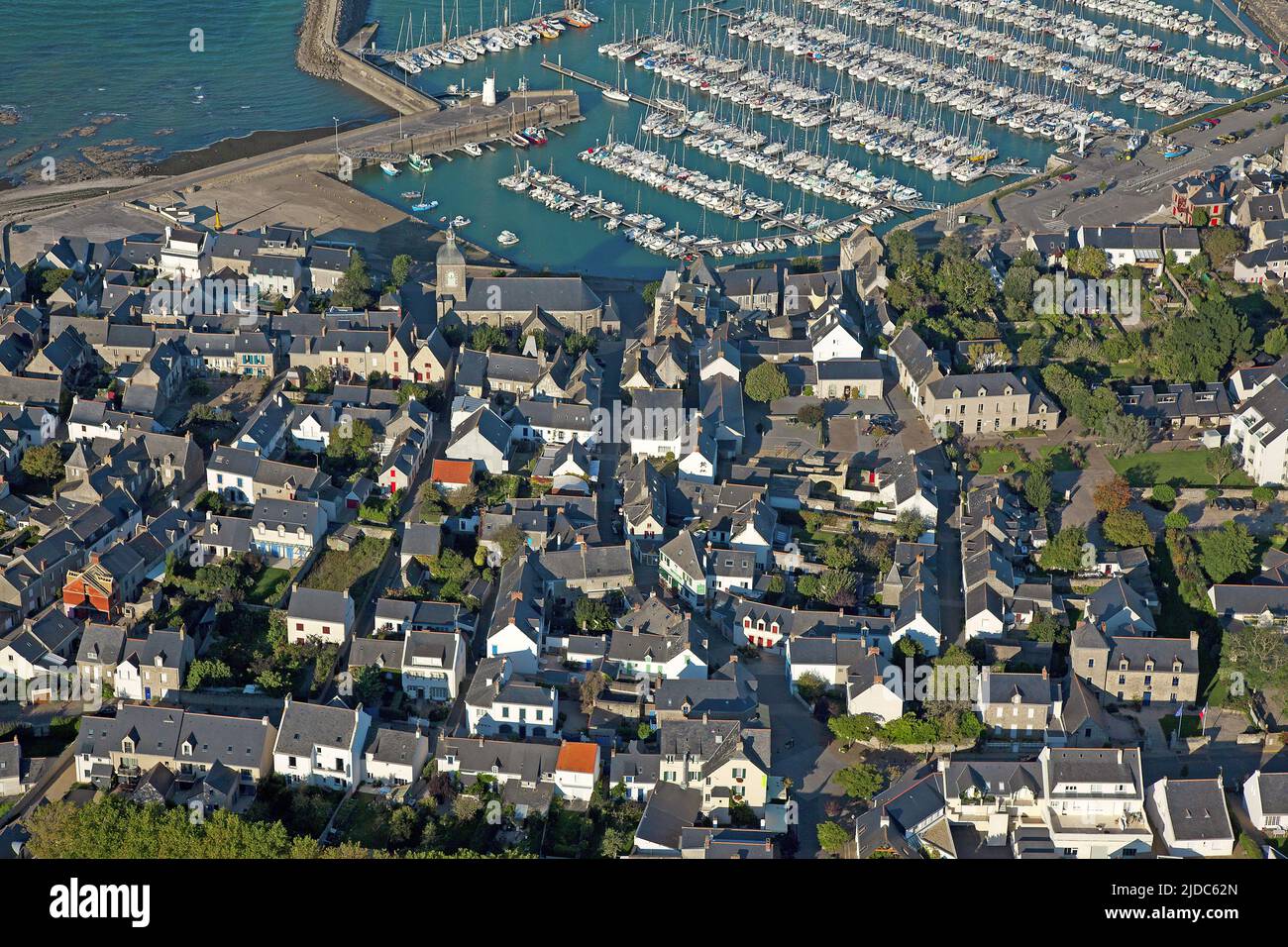 Francia, Loire-Atlantique Piriac-sur-Mer, la città portuale (vista aerea) Foto Stock