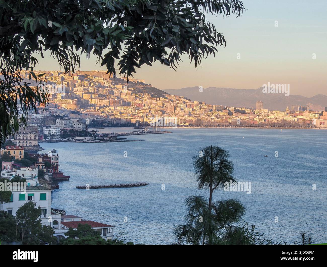 Veduta di Vomero da Posillipo, Napoli Foto Stock