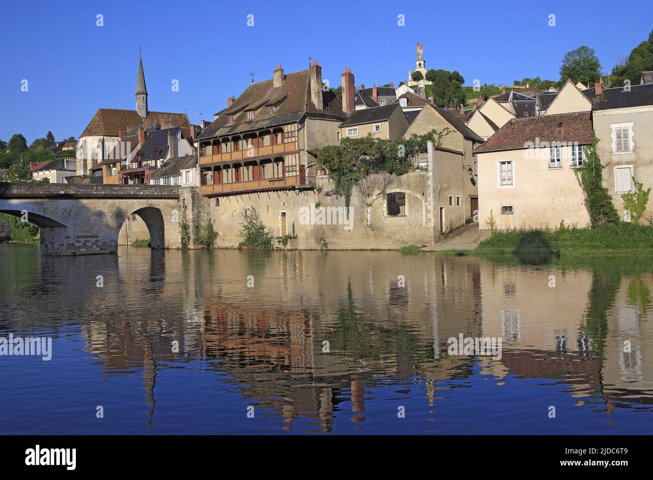 Francia, Indre, Argenton-sur-Creuse, conosciuta come la Venezia del Berry, la città è situata sulle rive della Creuse, dispone delle sue case pittoresche, Foto Stock