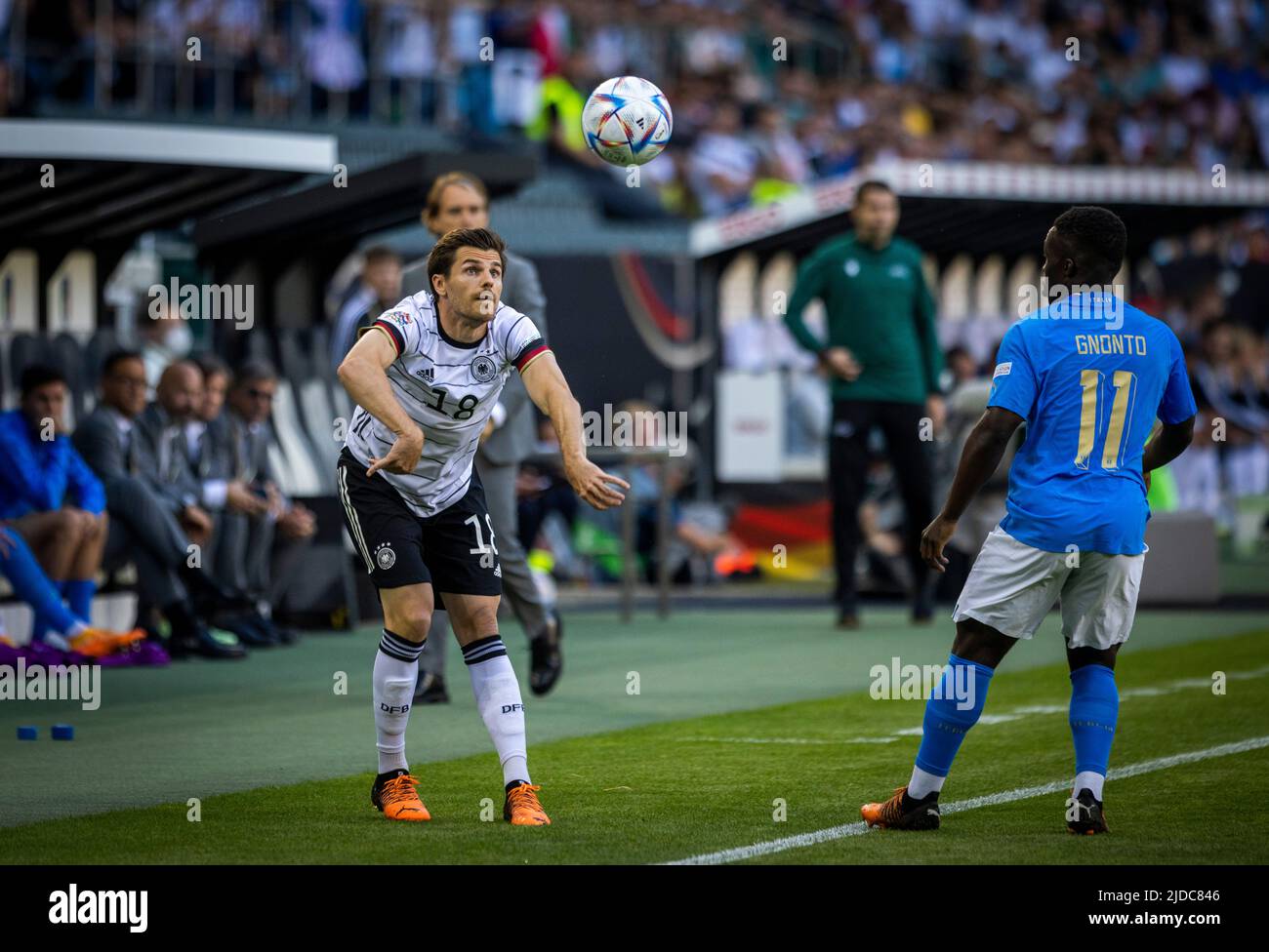 Jonas Hofmann (Deutschland) Degnand Gnonto (Italien) Deutschland - Italien 14.06.2022, Mönchengladbach, Fussball; Saison 2021/22 Foto: Moritz Müller Foto Stock