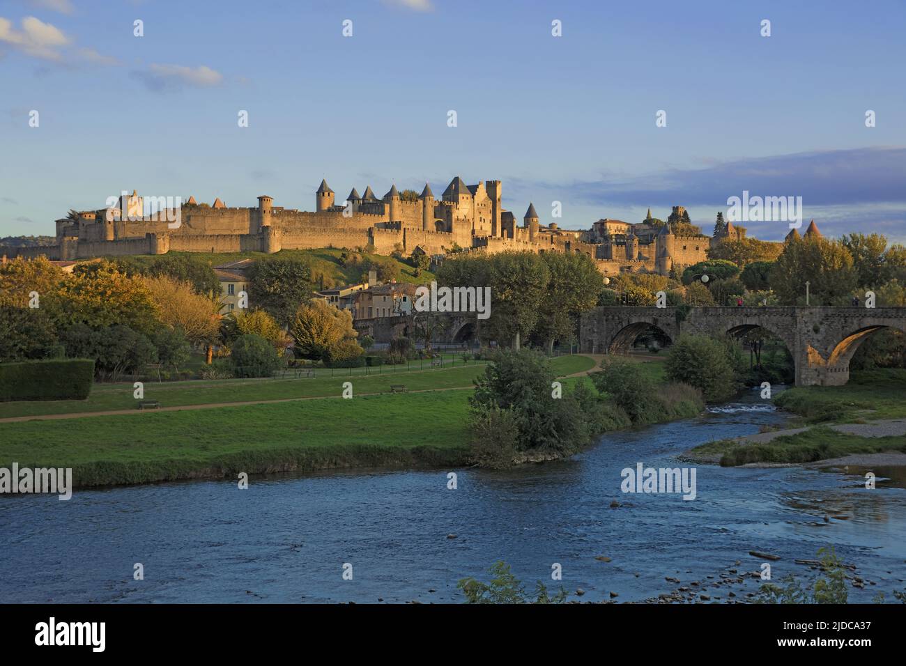 Francia, Aude Carcassonne, la città di Carcassonne elencato come patrimonio mondiale dell'UNESCO, tramonto Foto Stock