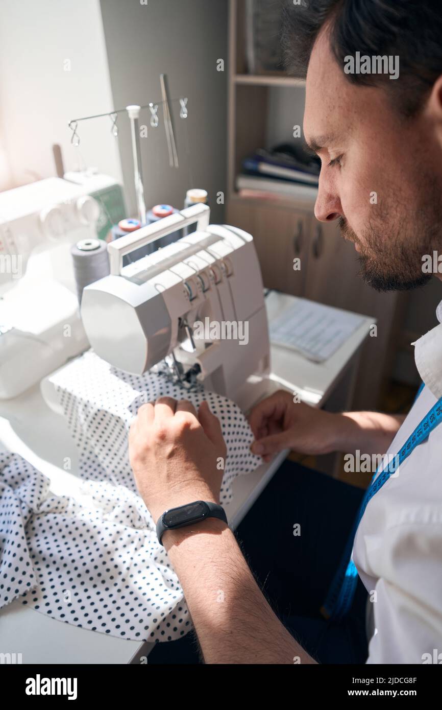 Abbigliamento su misura con puntini a polka con attrezzatura Foto Stock