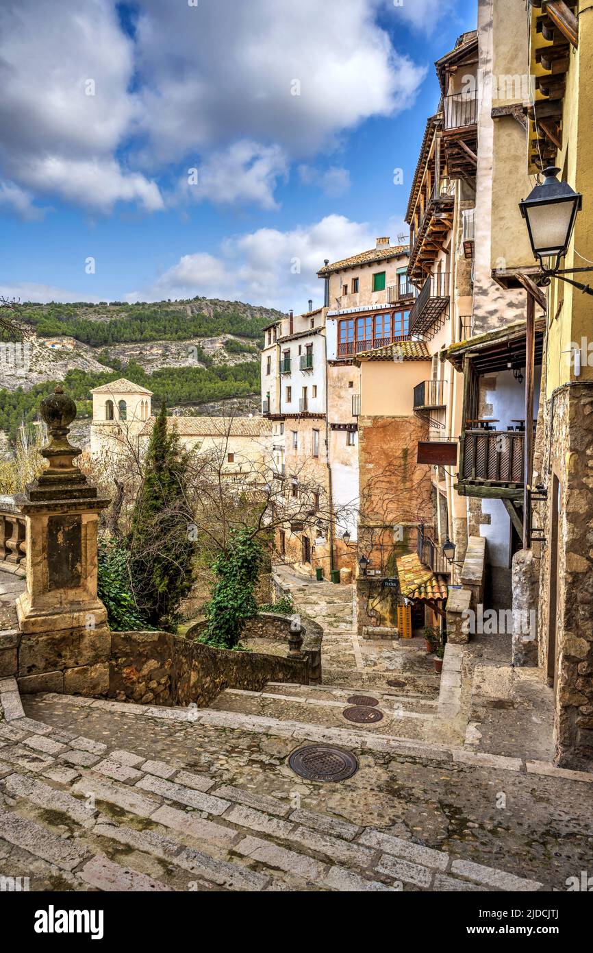 Strada panoramica angolo della città vecchia, Cuenca, Castilla-la Mancha, Spagna Foto Stock