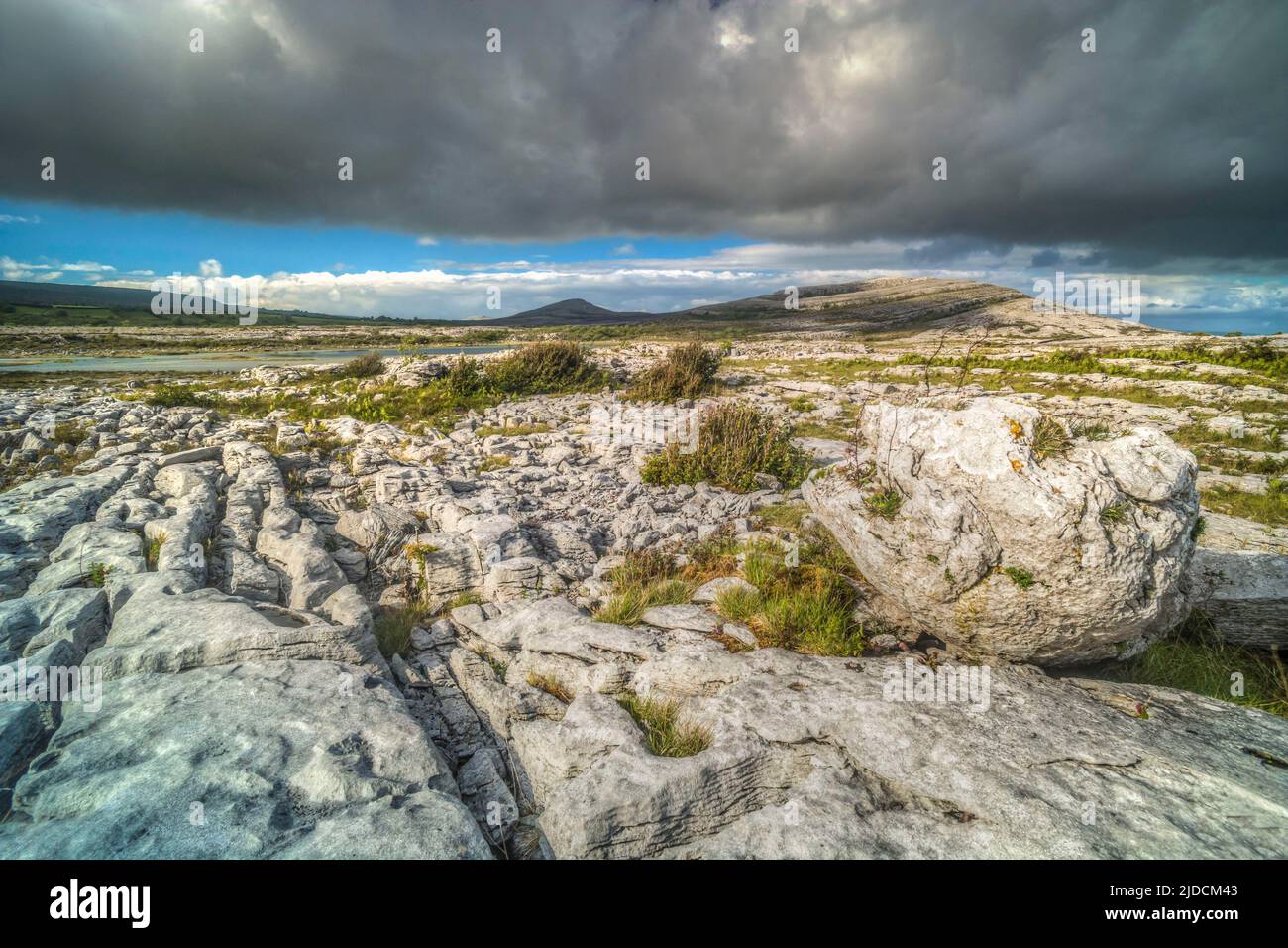Mullaghmore, pezzo centrale del Parco Nazionale Burren., Credit:Robin Bush / Avalon Foto Stock