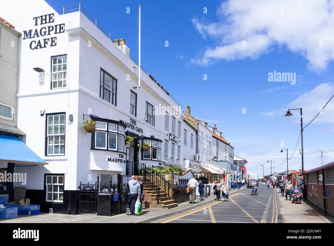 Il Magpie Cafe Whitby Yorkshire famoso in tutto il mondo per il pesce e patatine Whitby North Yorkshire Inghilterra GB UK Europe Foto Stock
