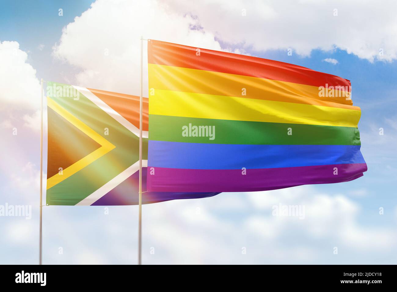 Cielo azzurro soleggiato e bandiere di lgbt e Sud africa Foto Stock