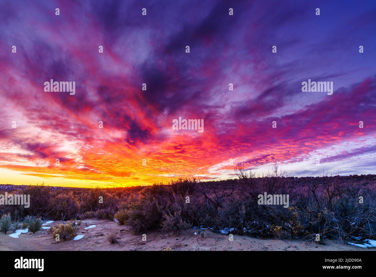 Spettacolare sunsen in alto deserto in New Mexico in inverno Foto Stock