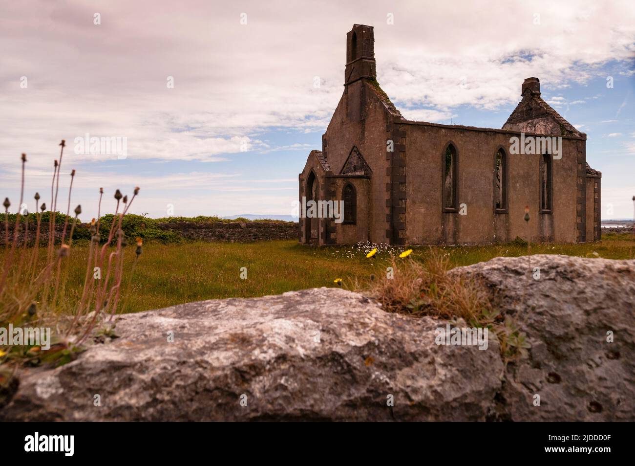 Le rovine della chiesa di San Tommaso sull'isola di Inishmore, Irlanda. Foto Stock