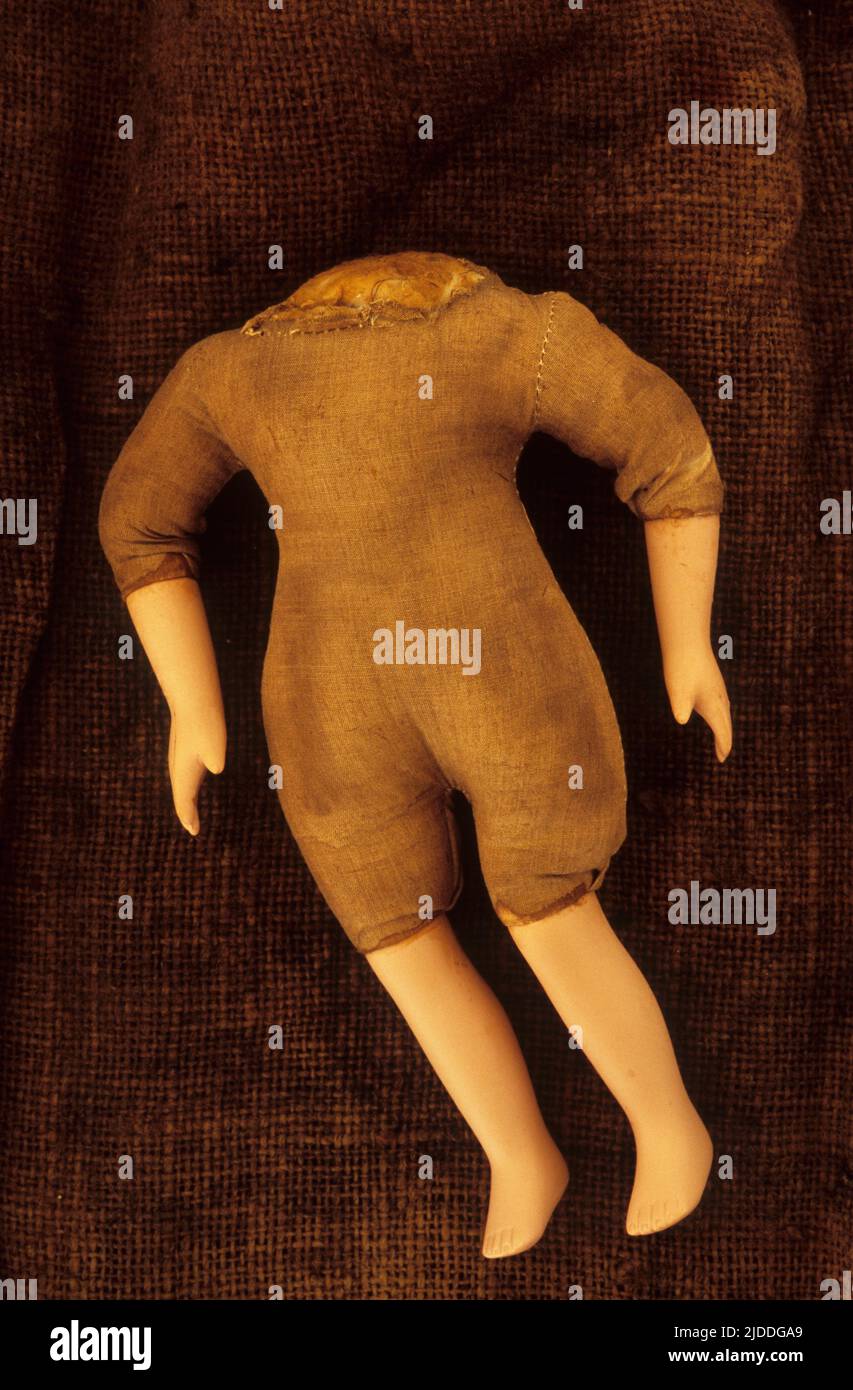 Corpo della bambola senza testa Foto Stock