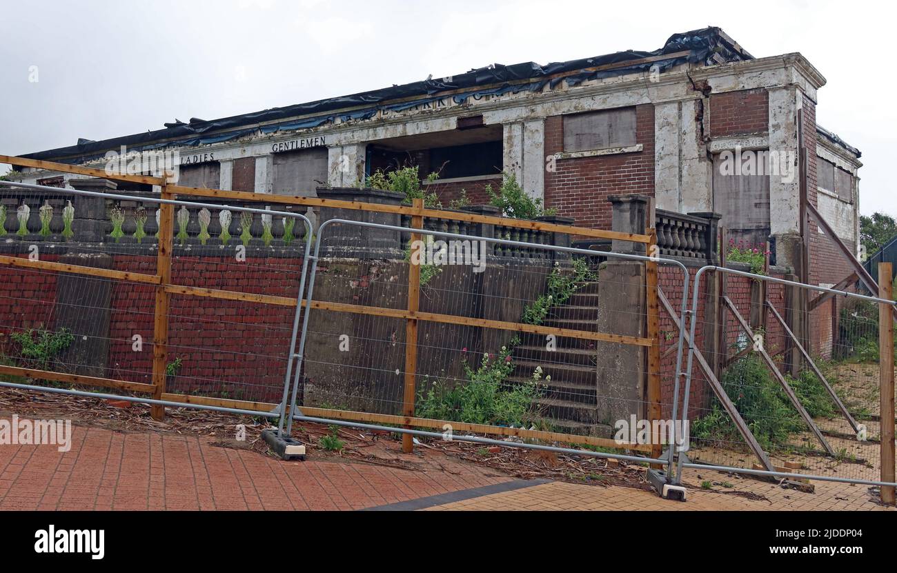 Derelict Barry Island servizi pubblici, Promenade, Barry Island, vale of Glamorgan, Cymru, GALLES, REGNO UNITO, CF62 5DA Foto Stock