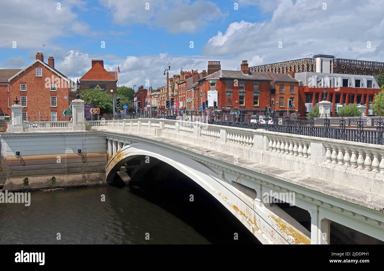 Bridgefoot, fiume Mersey a Warrington, attraversamento del centro città, Cheshire, Inghilterra, Regno Unito, WA1 2RU Foto Stock