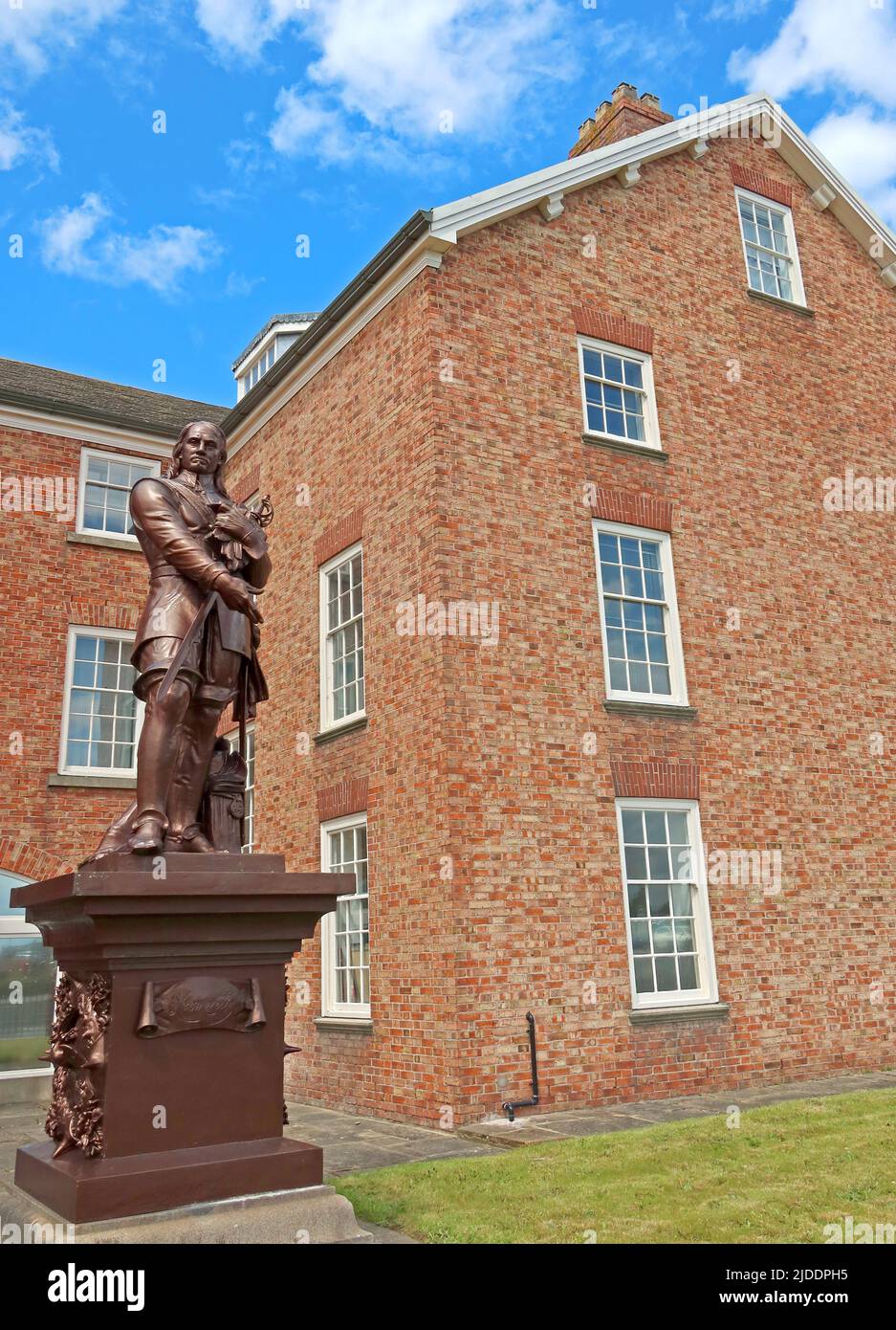 Statua di Oliver Cromwell, di fronte all'Accademia, Bridge Street, Warrington, Cheshire, Inghilterra, UK, WA1 2EW, di John Bell Foto Stock