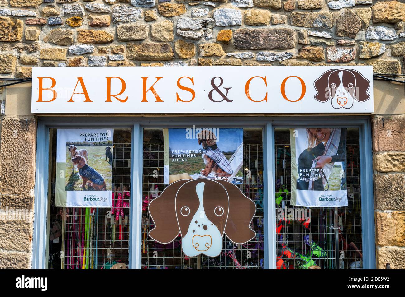 Bakewell, Regno Unito - 15 maggio 2022: Negozio Barks & Co a Bakewell, Inghilterra. Foto Stock