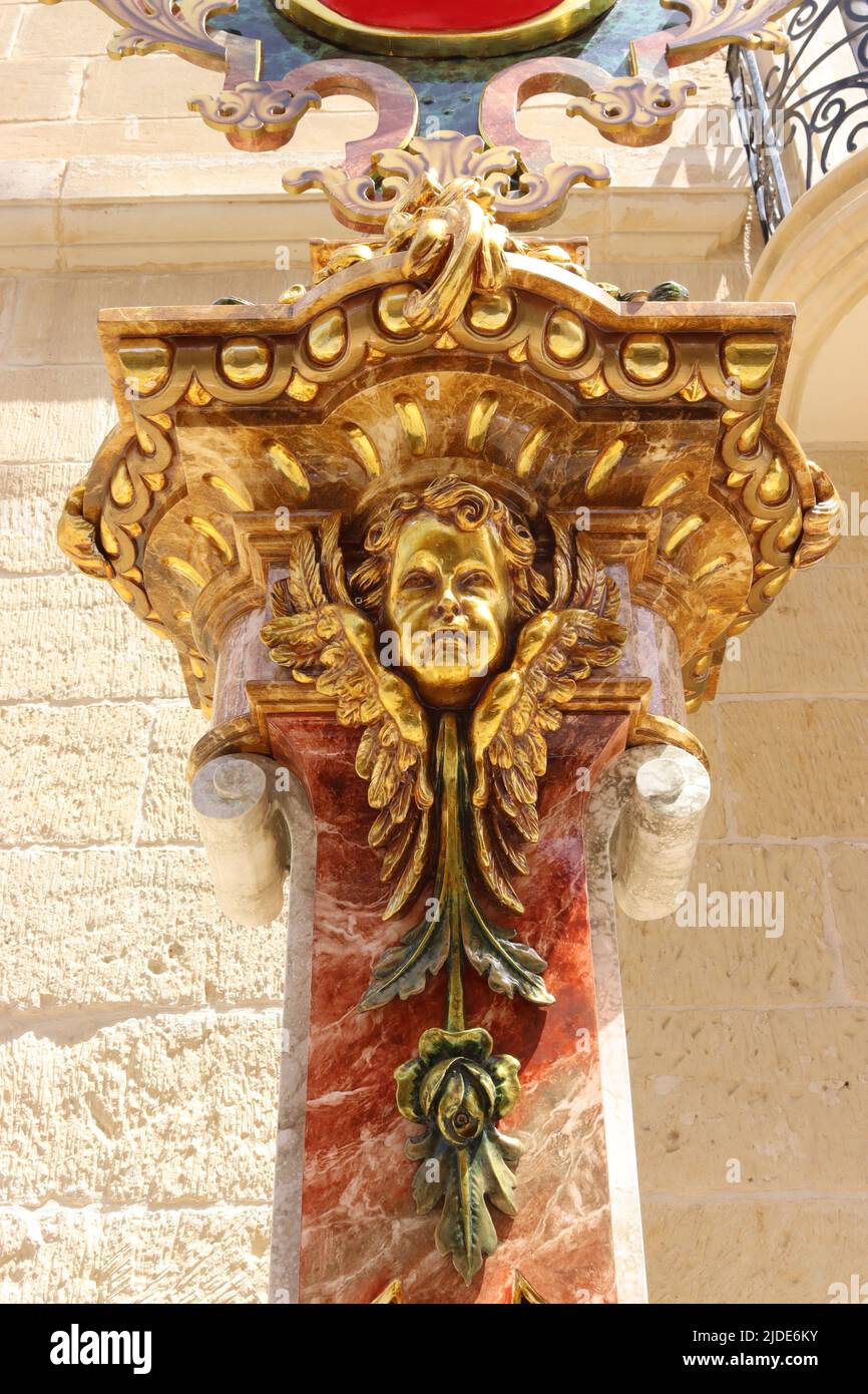 Un lampione decorato per una festa tradizionale a Nadur, Gozo Foto Stock