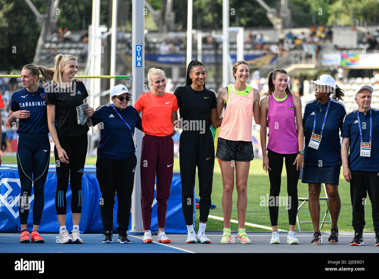 Atleti di sesso femminile prima della competizione (salto in alto delle donne) durante la Wanda Diamond League 2022, Meeting de Paris (atletica) il 18 giugno 2022 allo stadio Charlety di Parigi, Francia - Foto: Victor Joly/DPPI/LiveMedia Foto Stock