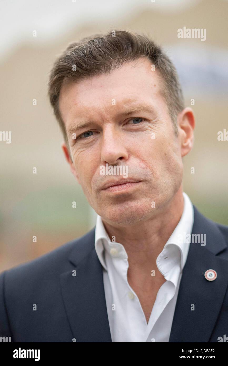 Parigi, Francia, 20 giugno 2022, membro del partito la Republique en Marche (LREM) e deputato francese per la circoscrizione elettorale del 5th per i residenti francesi d'oltremare Stephane Vojetta arriva all'Assemblea nazionale francese (Assemblee Nationale), a Parigi, il 20 giugno 2022, un giorno dopo le elezioni parlamentari. Foto di ELIOT BLONDT /ABACAPRESS.COM Foto Stock