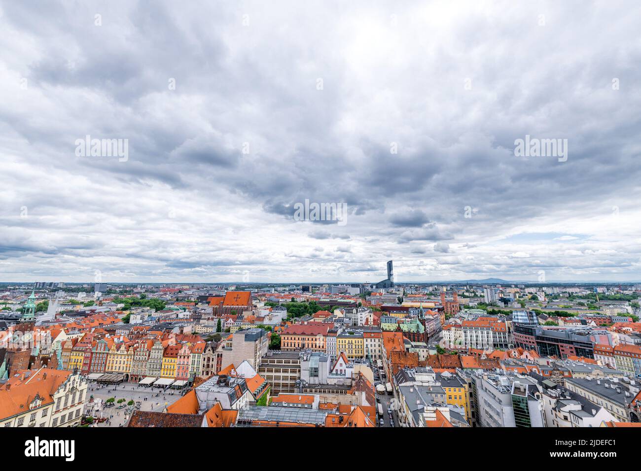 Paesaggio urbano di Wroclaw, Polonia, con la Torre dello Cielo Foto Stock