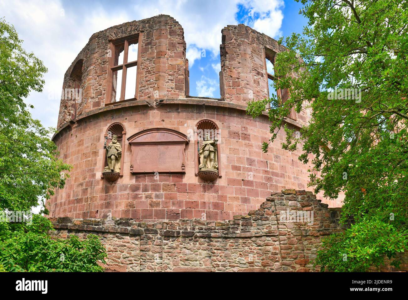 Heidelberg, Germania - Giugno 2022: Torre chiamata 'Tuger Turm' sul lato nord occidentale del famoso castello di Heidelberg Foto Stock