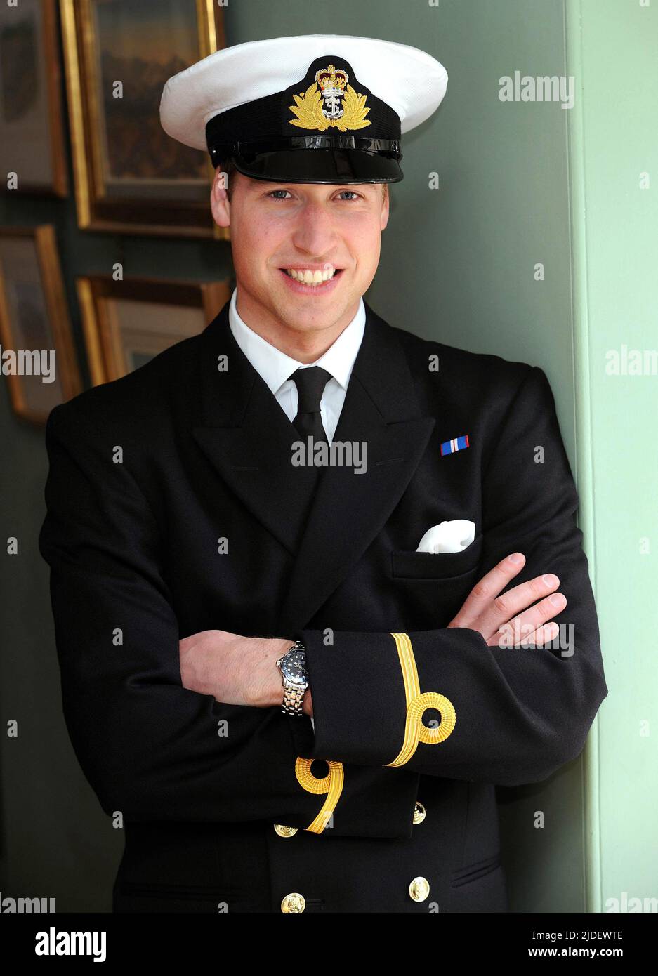 Foto del file datata 31/5/2008 del Principe William nella sua uniforme Royal Navy. Martedì il Duca di Cambridge festeggia il suo 40th compleanno. Data di emissione: Lunedì 20 giugno 2022. Foto Stock