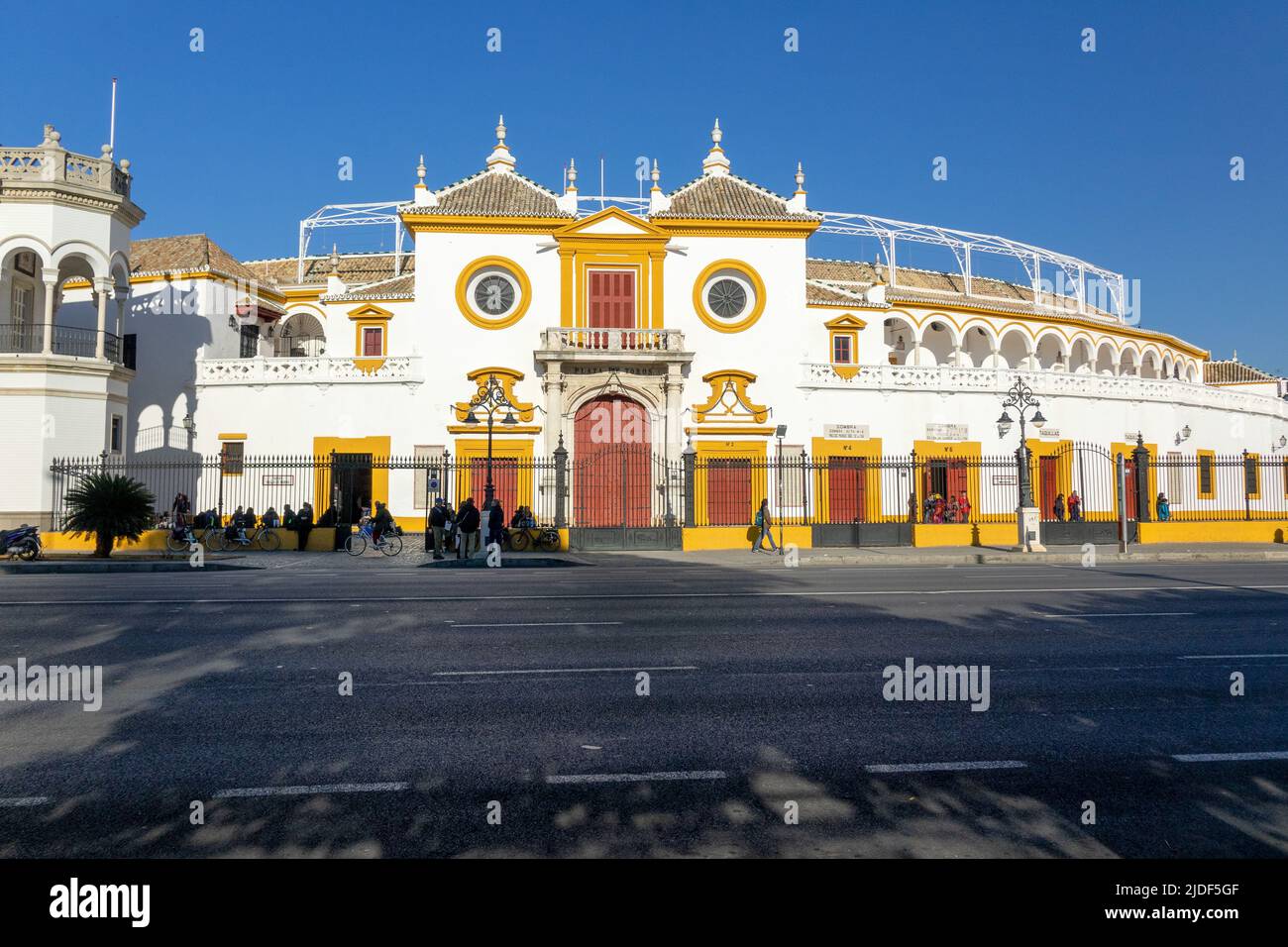 La Maestranza Bullring Plaza De Toros facciata esterna a Siviglia Spagna Bullfighting Arena Foto Stock