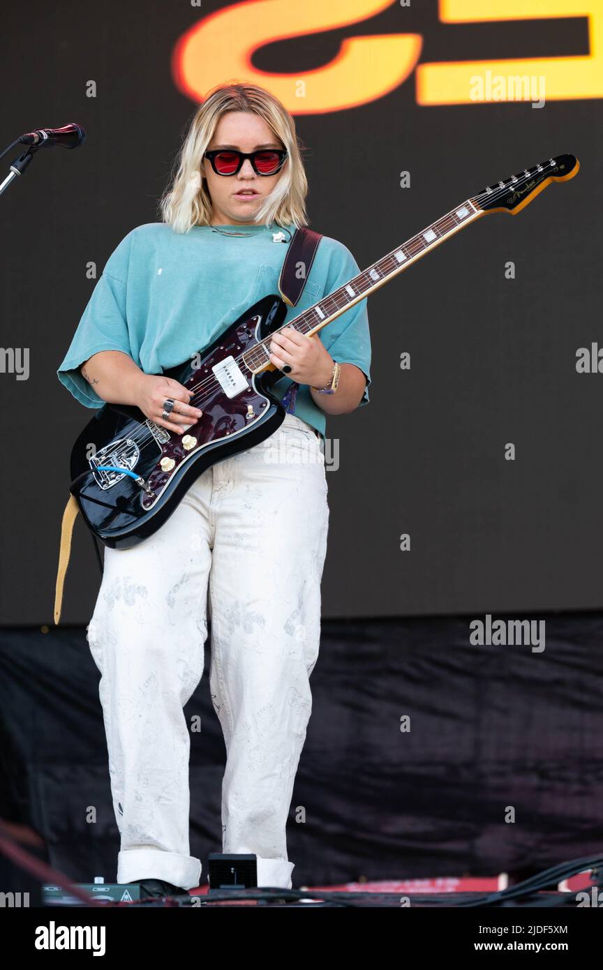 Manchester, Stati Uniti. 19th giugno 2022. Katie Henderson from the Aces si esibisce durante il giorno 4 del Bonnaroo Music & Arts Festival del 2022 il 19 giugno 2022 a Manchester, Tennessee. Foto: Darren Eagles/imageSPACE /Sipa USA Credit: Sipa USA/Alamy Live News Foto Stock