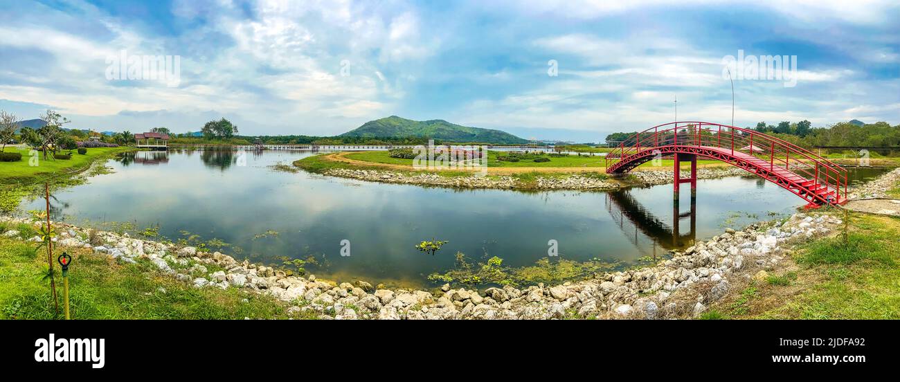 Lago artificiale Huai mai Tai a Changwat Phetchaburi, Thailandia Foto Stock