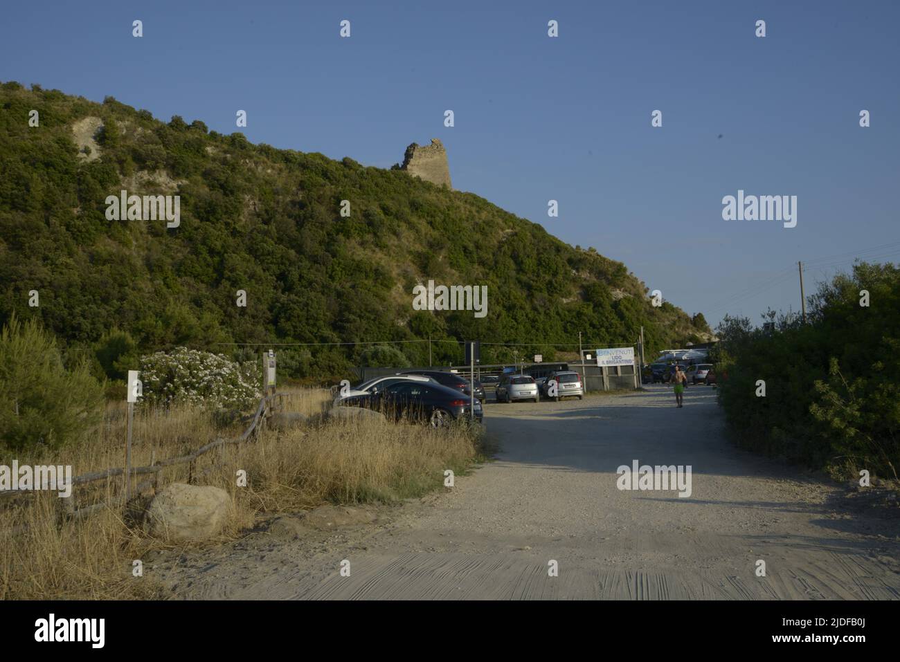 Ascea Marina, Salerno, Italia. 19th giugno 2022. Assia è un comune italiano di 185 abitanti della provincia di Salerno in Campania. Nel territorio comunale si trovano le rovine greche di Velia. Fa parte della zona tradizionale del Cilento; la parte turistica marittima del comune è la Marina di Ascea. La città si trova sulla spiaggia ed è popolare tra i turisti europei nei mesi estivi. (Credit Image: © Mariano Montella/Pacific Press via ZUMA Press Wire) Foto Stock